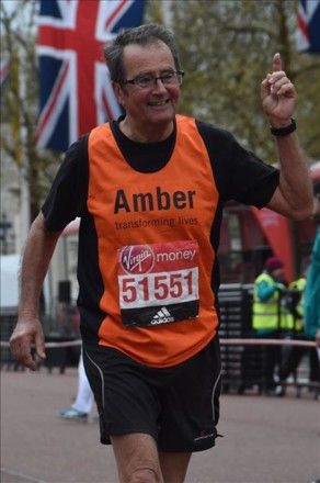 Andy Kolmar finishes marathon